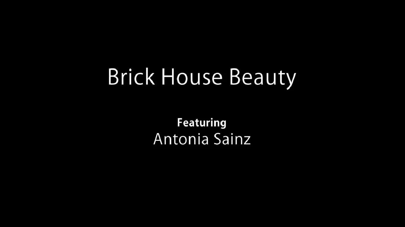 Anilos Antonia Sainz Brick House Beauty XXX